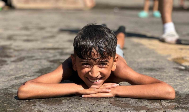 "Abe sıcaktır" dedi, milyonların sosyal medyada yaz içeriği oldu