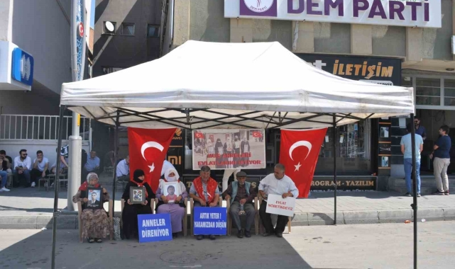 Acılı anne: "Oğlumu liseden alıp eline silah tutuşturdular"