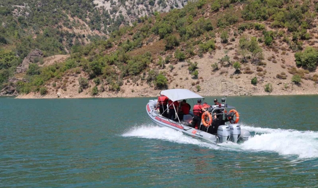 Adana'da düşen helikopter enkazını çıkarma çalışmaları sürüyor