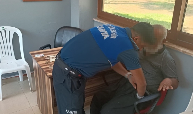 Adana'dan Tarsus'a dilenmek için taksisiyle geldi