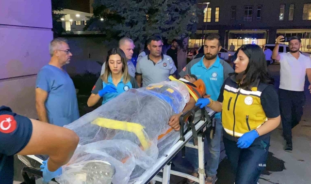 Adıyaman'da takla atan otomobil şarampole yuvarlandı: 4 yaralı