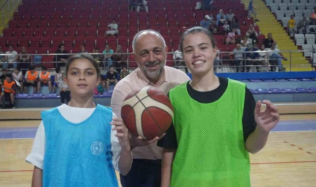Afyonkarahisar'da basketbol şöleni başladı