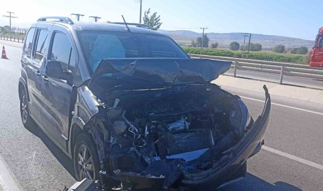 Afyonkarahisar'da trafik kazası: 6 kişi yaralandı