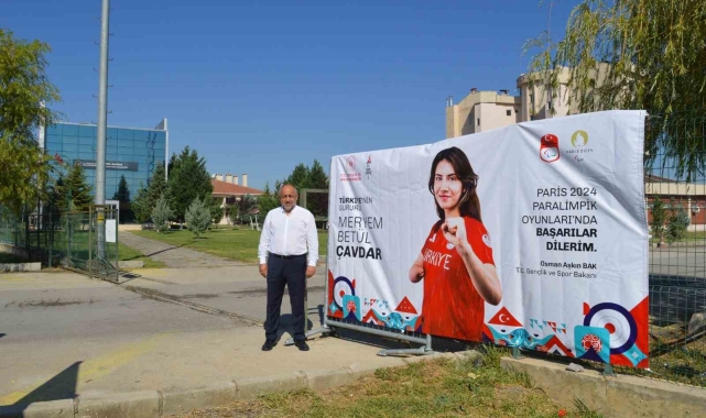 Afyonkarahisarlı sporucu Meryem Betül Çavdar'a Bakan Osman Aşkın Bak'tan destek mesajı