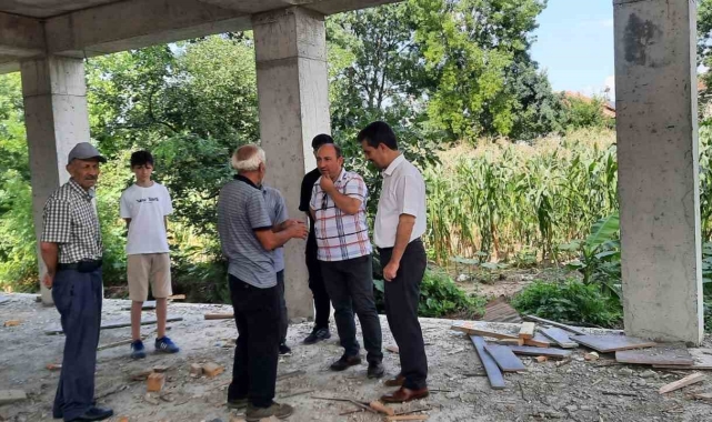 Ağır hasarlı olup yıkılan camilerin yerine yenisi yükseliyor