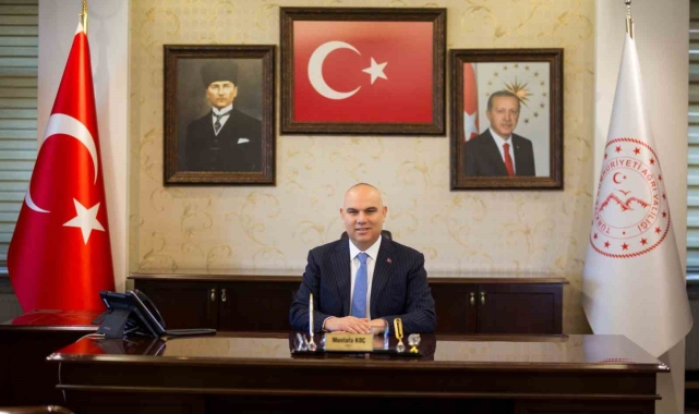 Ağrı Valisi Koç, 878 öğrenciyi tebrik etti