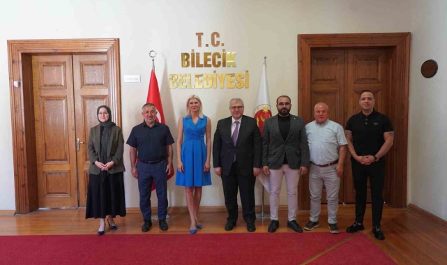 AK Parti teşkilatından Belediye Başkanı Subaşı'na ziyaret