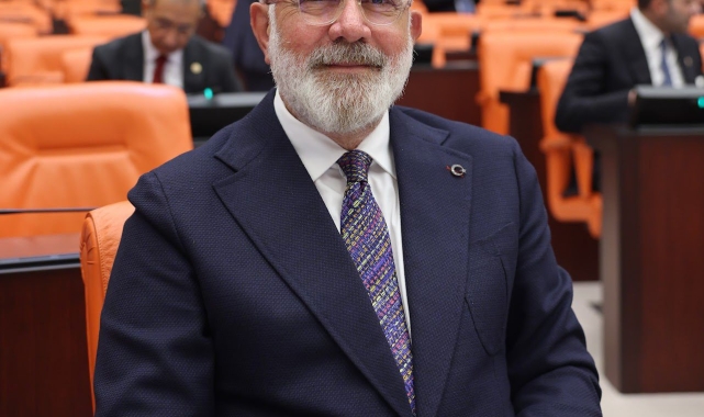 AK Parti'li Yenişehirlioğlu: "Gördes'te yaralar sarılıyor"