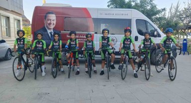 Akhisarlı bisikletçiler zirveyi zorluyor