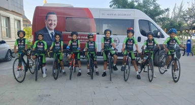 Akhisarlı bisikletçiler zirveyi zorluyor