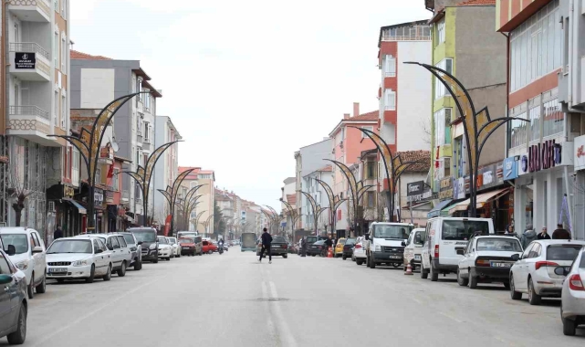 Alaca Belediyesi 4 caddenin aydınlatmasını YEDAŞ'a devretti
