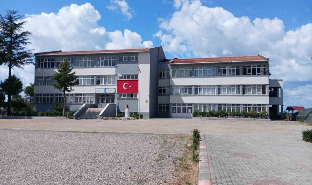 Alaçam'da ilkokul ve ortaokul öğrencileri birbirinden ayrılıyor