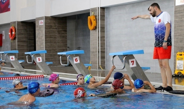 Alanında uzman olan antrenörlerden eğitim alıyorlar