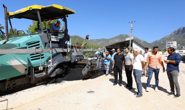 Alanya Belediyesi'nden Oba Mahallesi'ne sıcak asfalt