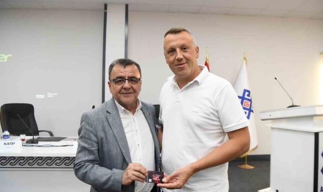 Altıeylül'den Balıkesirspor'a kombine bilet desteği