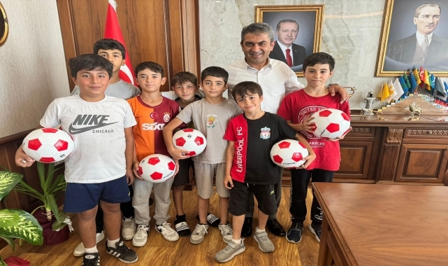 Amasya'da futbol topları kesilen çocuklar, belediye başkanına şikayete gitti
