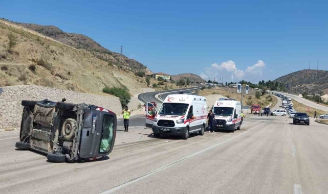 Amasya'da 2 kamyonet çarpıştı: 4 yaralı
