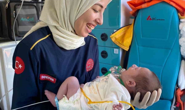 Ambulans uçak 44 günlük bebek için havalandı