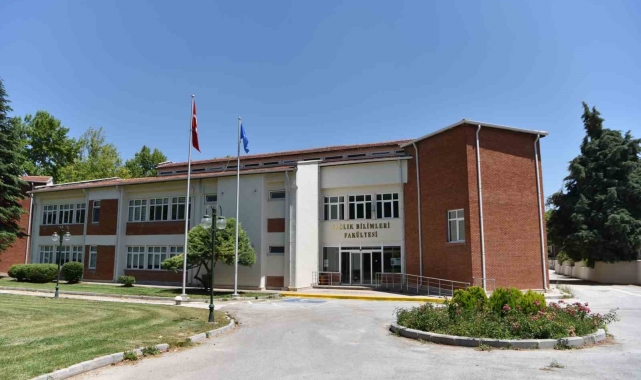 Anadolu Üniversitesi Sağlık Bilimleri Fakültesi eğitim alanındaki ilkleriyle konuşuluyor