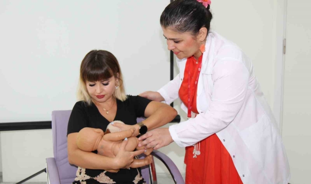 Anne adayları yaşanabilecek sorunlara uzmanlar eşliğinde hazırlanıyor
