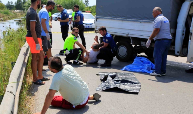 Antalya'da feci kaza, kamyonetin altında kalan motosiklet sürücüsü hayatını kaybetti