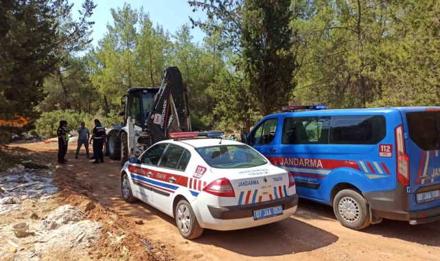 Antalya'da orman yangınına neden olacak atık ve çöpler temizlendi