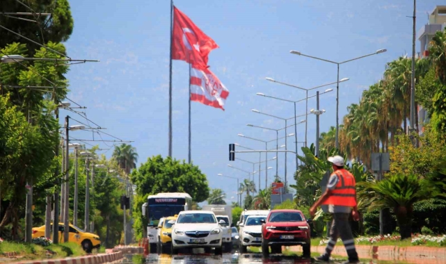Antalya'da termometreler çıldırdı: Ağustos ayının en sıcak günlerinden biri yaşanıyor