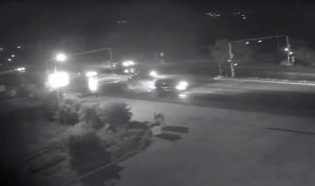 Antalya'da U dönüşü yapan araç kazaya yol açtı: 2 yaralı