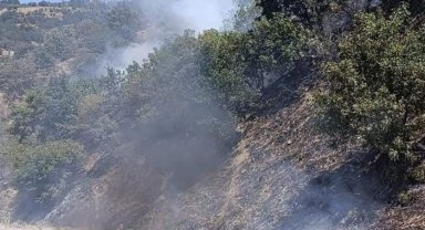 Araçtan çıkan yangın ormana sıçrayan yangın kontrol altına alındı