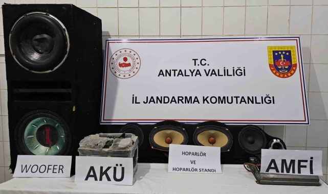 Araçtan ses sistemini çalan 4 şüpheli tutuklandı