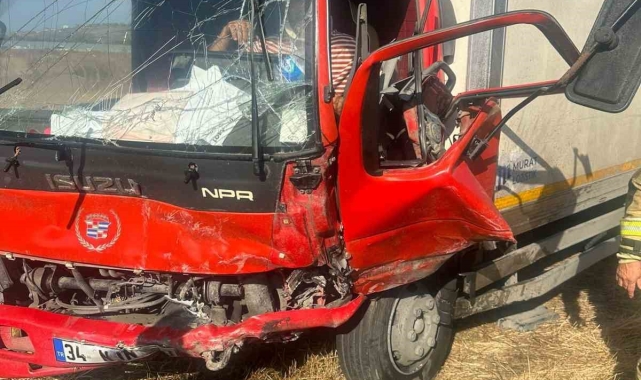 Arnavutköy'de hatalı sollama kazası: 3 yaralı