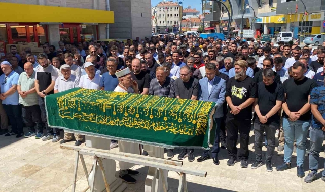 Asansör boşluğuna düşerek hayatını kaybeden genç son yolculuğuna uğurlandı