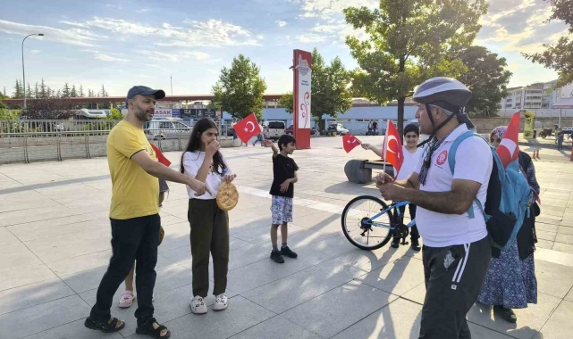 Askerlerin cephede tükettiği kuru ekmeği yaptırıp dağıttılar