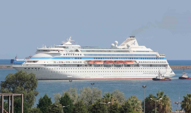 Astoria Grande kruvaziyeri bin 36 yolcusuyla Samsun'da