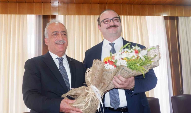 Atatürk Üniversitesi'nde devir-teslim