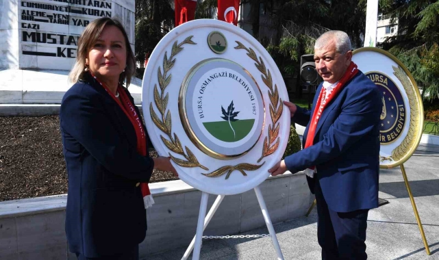 Atatürk'ün Cumhurbaşkanı olarak Bursa'ya gelişinin 100. yılı anısına çelenk sunumu yapıldı