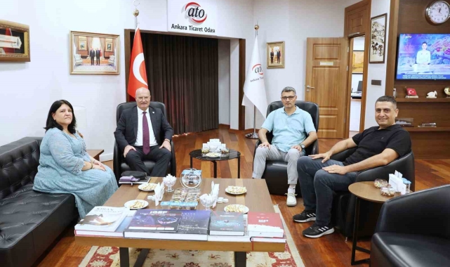 ATO Başkanı Baran, Paris 2024 Olimpiyat Oyunları'nda atıcılık dalında gümüş madalya kazanan milli sporcu Dikeç ile bir araya geldi.