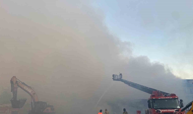 Avcılar'da fabrikada çıkan yangınının ektisi günün aydınlanmasıyla ortaya çıktı