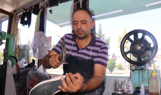 Ayakkabı ustası depremzede kardeşler ayakta kalmak için direniyor