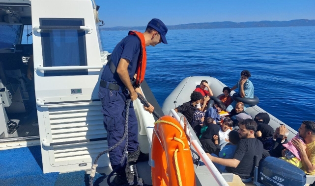 Ayvalık açıklarında 18 düzensiz göçmen kurtarıldı