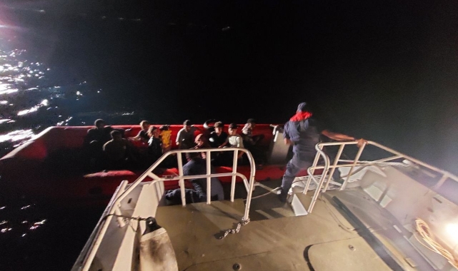 Ayvalık&#039;ta 3&#039;ü çocuk 11 göçmen sahil güvenlik botuyla kurtarıldı