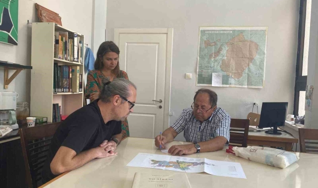 Ayvalık'ta atalarının izlerini aradı