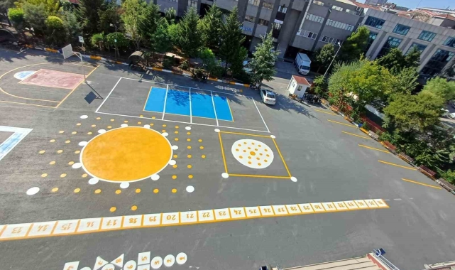 Bağcılar'daki okul bahçeleri renklendi