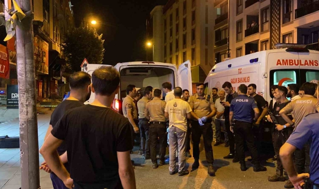Bahçelievler'de caddede yürüyen 3 kişiye silahlı saldırı: 1 ölü, 1 yaralı