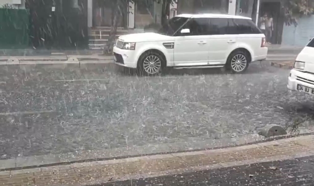 Bahçelievler'de dolu etkili oldu