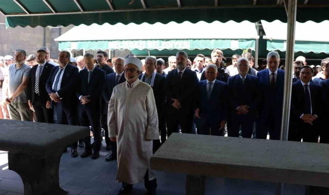 Bakan Bolat, Haniye için kılınan gıyabi cenaze namazına katıldı