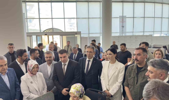 Bakan Göktaş, Köşk'te Çağrı Merkezi'nde incelemelerde bulundu