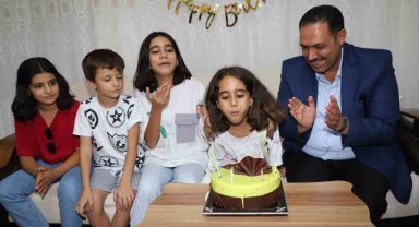 Bakan Mahinur Özdemir Göktaş'tan depremzede Rana'ya doğum günü sürprizi