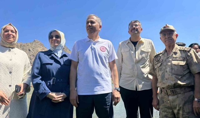 Bakan Yerlikaya Türkiye'nin en yüksek festivali olan Yüksekova '6.Cilo Fest'e katıldı