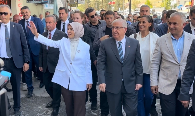 Bakanlar Yüksekova'da esnaf ziyareti yaptı